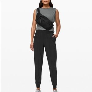 Lululemon wanderer jogger Black size 8 worn once!!